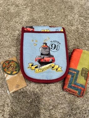 (3) London Harry Potter store exclusive double oven mitt, tea towel and opener